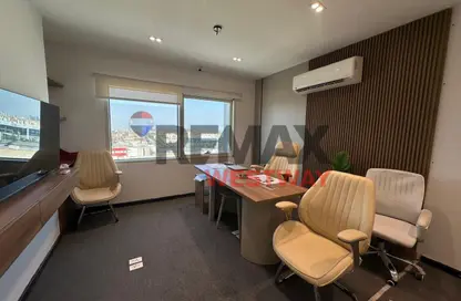 مساحات مكتبية - استوديو - 2 حمامات للايجار في كابيتال بيزنس بارك - محور 26 يوليو - الشيخ زايد - الجيزة