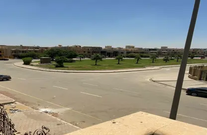 شقة - 4 غرف نوم - 2 حمامات للبيع في شرق الاكاديمية - مدينة القاهرة الجديدة - القاهرة