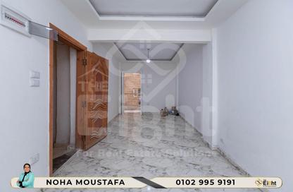 Apartment - 3 Bedrooms - 1 Bathroom for sale in Khaled Ibn Al Walid St. - Miami - Hay Awal El Montazah - Alexandria