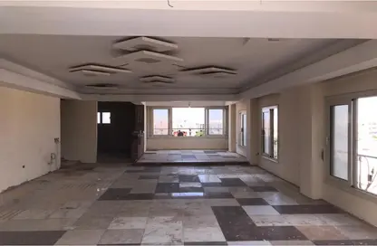 (بنتهاوس  (روف - 3 غرف نوم - 2 حمامات للبيع في ميدان الجامعة الفرنسية - سيتي سنتر 1 - مدينة الشروق - القاهرة