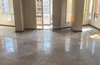 Apartment - 3 Bedrooms - 3 Bathrooms for rent in Abd El Aziz Fahmy St. - Triumph Square - El Nozha - Cairo