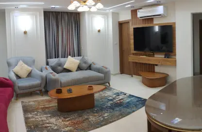 شقة - 3 غرف نوم - 2 حمامات للايجار في شارع شهاب - المهندسين - الجيزة