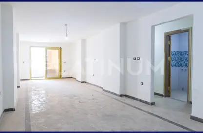 Apartment - 3 Bedrooms - 1 Bathroom for sale in Doctor Ibrahim Refaat St. - Bolkly - Hay Sharq - Alexandria