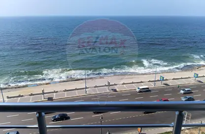 شقة - 3 غرف نوم - 2 حمامات للبيع في كامب شيزار - حي وسط - الاسكندرية