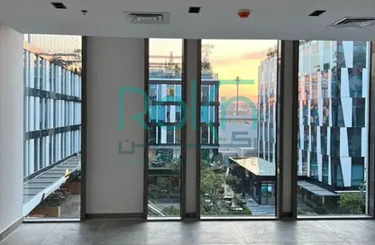 مساحات مكتبية - استوديو - 2 حمامات للبيع في بارك ستريت - محور 26 يوليو - الشيخ زايد - الجيزة