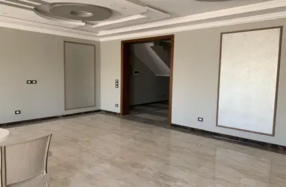 منزل مزدوج - 4 غرف نوم - 5 حمامات للايجار في ذا كراون - طريق مصر اسكندرية الصحراوي - مدينة 6 أكتوبر - الجيزة