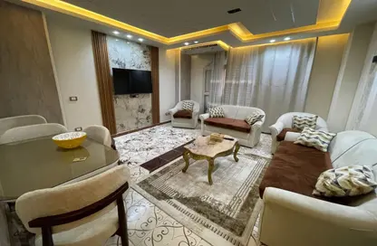 شقة - 2 غرف نوم - 1 حمام للايجار في شارع الأخشيد - الروضة - حي المنيل - القاهرة شقة - 2 غرف نوم - 1 حمام للايجار في شارع الأخشيد - الروضة - حي المنيل - القاهرة