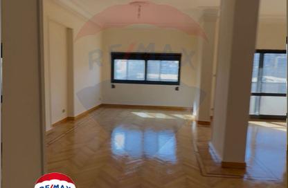 Apartment - 4 Bedrooms - 2 Bathrooms for rent in Mohamed Bahaa Al Din Al Ghouri St. - Smouha - Hay Sharq - Alexandria