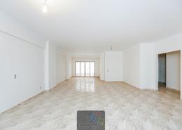 Apartment - 3 bedrooms for للايجار in Omar Lotfy St.   Mahatet Al Raml Square - Raml Station - Hay Wasat - Alexandria