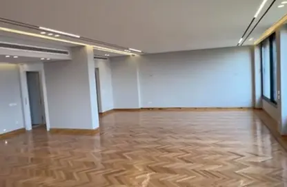 شقة - 3 غرف نوم - 3 حمامات للايجار في الزمالك - القاهرة