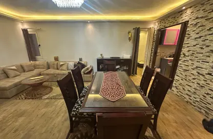 شقة - 3 غرف نوم - 2 حمامات للبيع في شارع محي الدين أبو العز - المهندسين - الجيزة