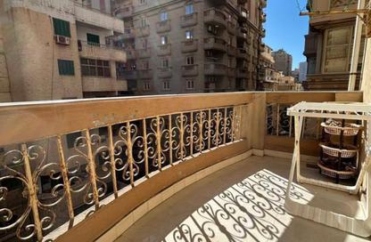 شقة - 3 غرف نوم - 2 حمامات للبيع في لوران - حي شرق - الاسكندرية