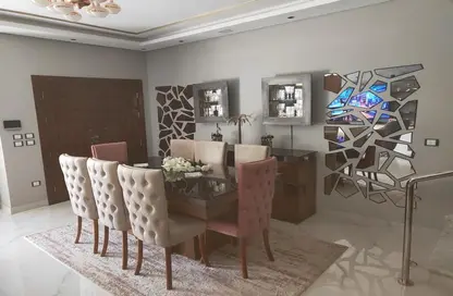 فيلا - 4 غرف نوم - 3 حمامات للبيع في مدينتي - القاهرة
