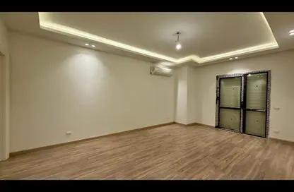 Apartment - 3 Bedrooms - 4 Bathrooms for rent in The Courtyard - 12th District - Sheikh Zayed City - Giza