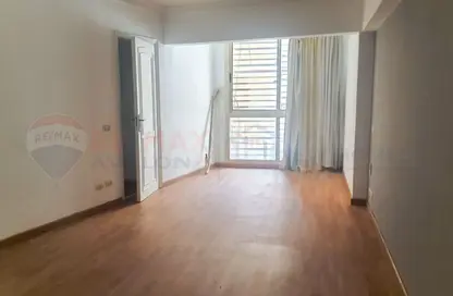 شقة - 2 غرف نوم - 2 حمامات للبيع في سموحة - حي شرق - الاسكندرية