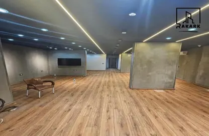 محل تجاري - استوديو - 2 حمامات للايجار في شارع الحجاز - روكسي - مصر الجديدة - القاهرة