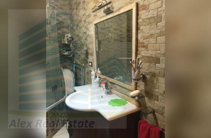 Apartment - 3 Bedrooms - 2 Bathrooms for rent in Khaleel Al Masry St. - Kafr Abdo - Roushdy - Hay Sharq - Alexandria