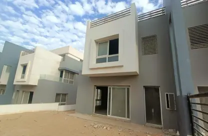 Townhouse - 4 Bedrooms - 4 Bathrooms for sale in The Residences - Hyde Park - New Cairo City - Cairo