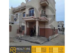 Townhouse - 5 bedrooms - 3 bathrooms for للبيع in Garden City - Northern Expansions - 6 October City - Giza