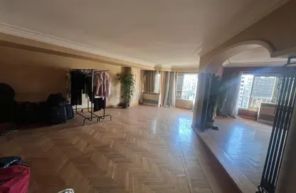 شقة - 3 غرف نوم - 2 حمامات للبيع في شارع سوريا - المهندسين - الجيزة