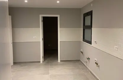 Apartment - 3 Bedrooms - 2 Bathrooms for sale in Village West - Sheikh Zayed Compounds - Sheikh Zayed City - Giza