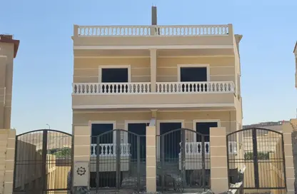 منزل مزدوج - 4 غرف نوم - 2 حمامات للبيع في التوسعات الشمالية - مدينة 6 أكتوبر - الجيزة