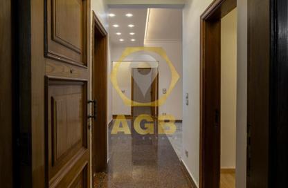 شقة - 4 غرف نوم - 3 حمامات للبيع في شارع عدن - المهندسين - الجيزة