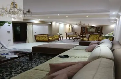 Apartment - 3 Bedrooms - 2 Bathrooms for sale in 9th Zone - Nasr City - Cairo