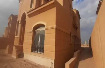 فيلا - 5 غرف نوم - 6 حمامات للبيع في رويال ميدوز - كمبوندات الشيخ زايد - الشيخ زايد - الجيزة