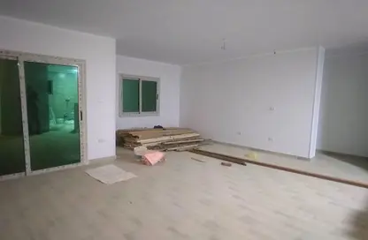 شقة - 3 غرف نوم - 2 حمامات للبيع في شارع 153 - الحي الرابع - التجمع الخامس - مدينة القاهرة الجديدة - القاهرة