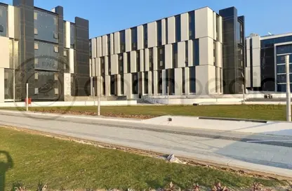 نصف طابق - استوديو - 4 حمامات للايجار في مول هايد بارك بيزنس - شارع التسعين الجنوبي - التجمع الخامس - مدينة القاهرة الجديدة - القاهرة