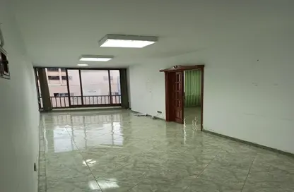 مساحات مكتبية - استوديو - 1 حمام للبيع في شارع شامبليون - الأزاريطة - حي وسط - الاسكندرية