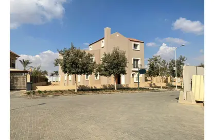Villa - 5 Bedrooms - 4 Bathrooms for sale in Hyde Park - 5th Settlement Compounds - The 5th Settlement - New Cairo City - Cairo