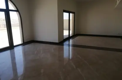 فيلا - 5 غرف نوم - 4 حمامات للايجار في ليفانا - اب تاون كايرو - المقطم - القاهرة