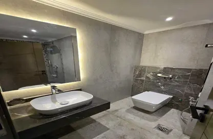 Apartment - 3 Bedrooms - 3 Bathrooms for sale in Geziret Al Arab St. (El Mohandes Mohamed Hassan Helmy) - Mohandessin - Giza