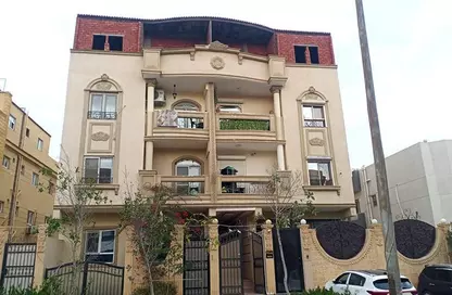 شقة - 3 غرف نوم - 2 حمامات للبيع في حي النادي - مدينة الشروق - القاهرة