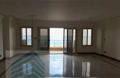 Apartment - 3 Bedrooms - 3 Bathrooms for rent in Al Geish Road - Glim - Hay Sharq - Alexandria
