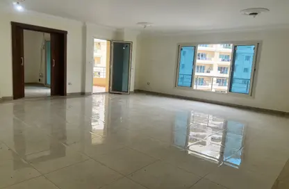 Apartment - 3 Bedrooms - 2 Bathrooms for rent in Kamal Eldin Salah St. - Smouha - Hay Sharq - Alexandria