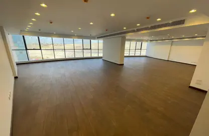 Office Space - Studio - 4 Bathrooms for rent in Rayhanah Plaza - Zahraa El Maadi - Hay El Maadi - Cairo