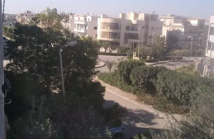 Apartment - 3 Bedrooms - 2 Bathrooms for sale in Ganoob El Acadimia - New Cairo City - Cairo