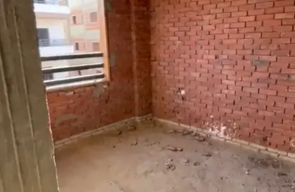 Apartment - 4 Bedrooms - 2 Bathrooms for sale in Al Shamaliat East Branch Road 1 - El Shamaliat District - 6 October City - Giza