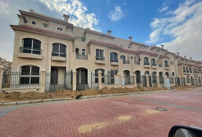 Townhouse - 3 Bedrooms - 3 Bathrooms for sale in El Patio 7 - 5th Settlement Compounds - The 5th Settlement - New Cairo City - Cairo