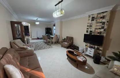 Apartment - 3 Bedrooms - 2 Bathrooms for rent in Zahraa El Maadi - Hay El Maadi - Cairo