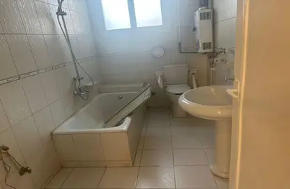 شقة - 4 غرف نوم - 2 حمامات للايجار في شارع عبد العزيز سليم - المهندسين - الجيزة