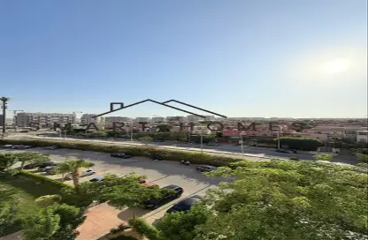 Apartment - 3 Bedrooms - 2 Bathrooms for rent in Zayed 2000 - 4th District - Sheikh Zayed City - Giza