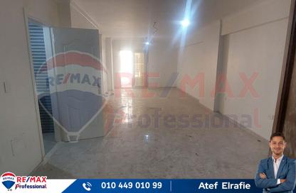 Apartment - 3 Bedrooms - 3 Bathrooms for rent in Sidi Gaber St. - Sidi Gaber - Hay Sharq - Alexandria