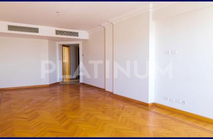 Apartment - 3 Bedrooms - 3 Bathrooms for sale in Kamal Eldin Salah St. - Smouha - Hay Sharq - Alexandria