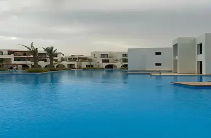 Chalet - 2 Bedrooms - 2 Bathrooms for sale in Makadi Orascom Resort - Makadi - Hurghada - Red Sea