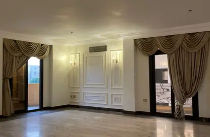 (بنتهاوس  (روف - 5 غرف نوم - 4 حمامات للايجار في المنطقة ز - حى جنوب الاكايمية - مدينة القاهرة الجديدة - القاهرة