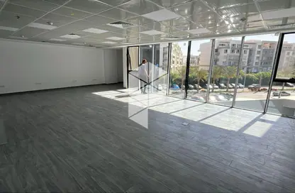 Office Space - Studio - 2 Bathrooms for rent in Hyde Park Business District Mall - South Teseen St. - The 5th Settlement - New Cairo City - Cairo